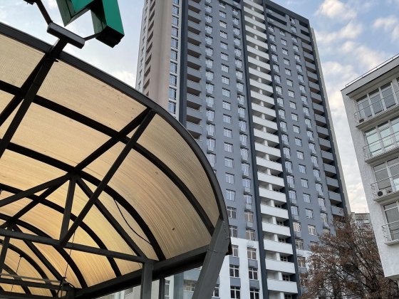 продаж 2к квартири біля парку та озера Голосіївський пр. Метро - 100 м Київ