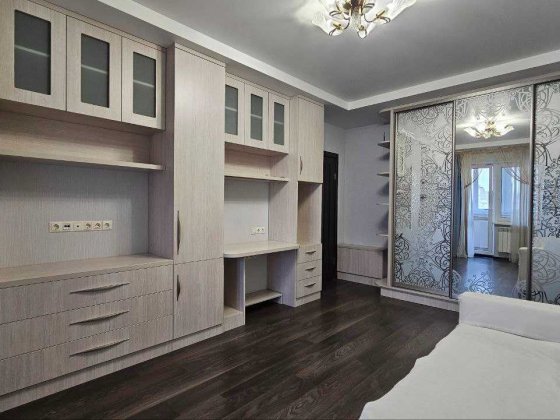 вул. Срібнокільська, 14 .Повністю укомплектована меблями і технікою! Киев