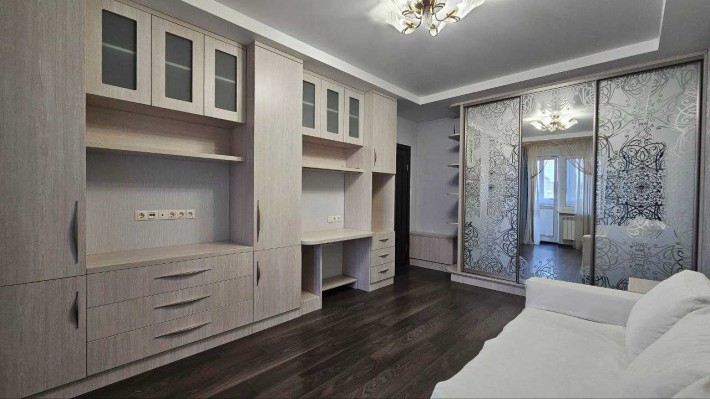 вул. Срібнокільська, 14 .Повністю укомплектована меблями і технікою! - фото 1