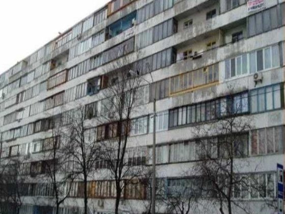 Продаю 3к квартиру Дарницкий переулок Светличный 17 метро Черниговская Київ