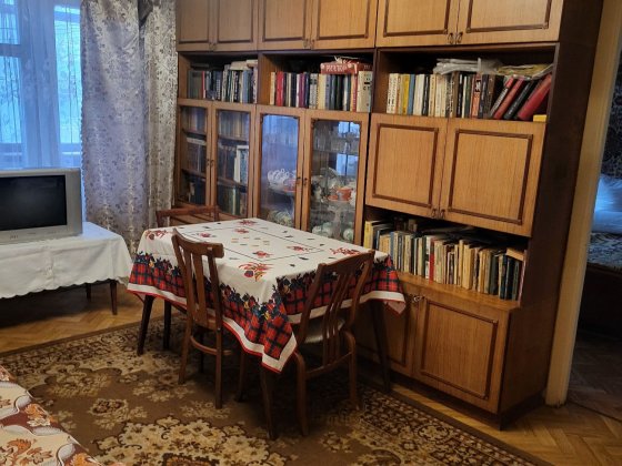 Продам 2 кімн. квартиру вул. Алішера Навої Київ