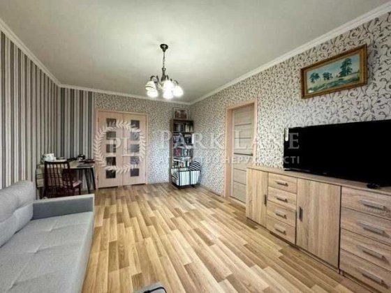 Миропільська ,Дарниця ,Дніпровський ,Лісова . Киев