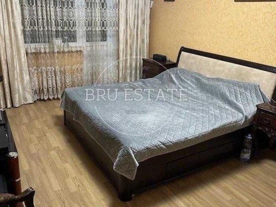 Продам гарну 2к кв на низькому поверсі 3-у поверсі вул Червоної Калини Київ