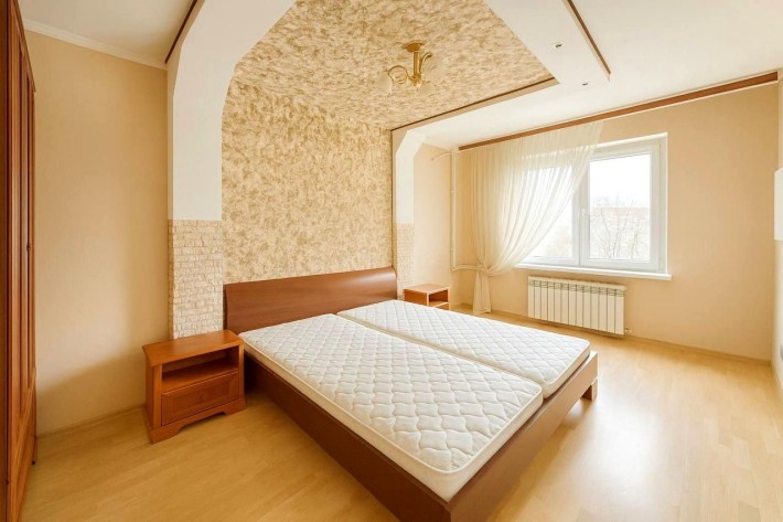 Простора та затишна 3-кімнатна квартира 90 м² П. Григоренка 14 - фото 1