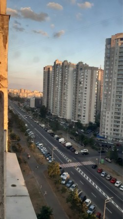 Продам 4к. квартиру на Троєщині, по вул. Градинська 18, поруч ТЦ Район - фото 1