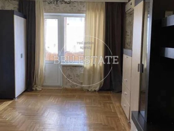 Продаж 1 к охайної квартири середній 5 й поверх 39 м кв Київ