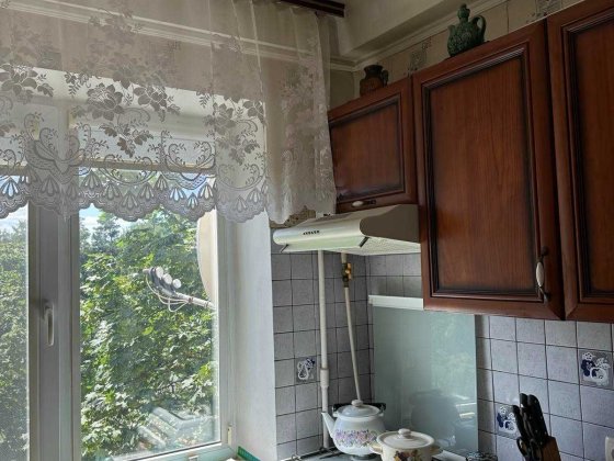 Продам 1к кв. на Лесном массиве Милютенко 46 метро Лесная Київ