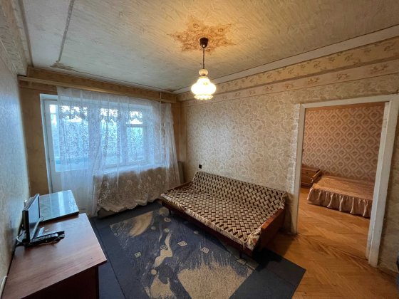 Продам 2 кімн. кварт., цегл. будинок Лісовий масив, вул. Мілютенка 28а Київ