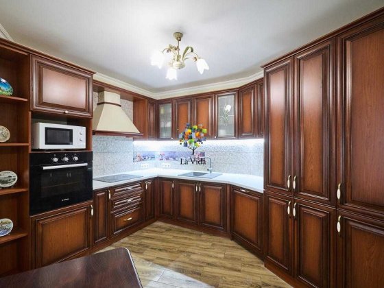 Продається велика 3-к з ремонтом та меблями, вул. Бальзака, 4а Київ