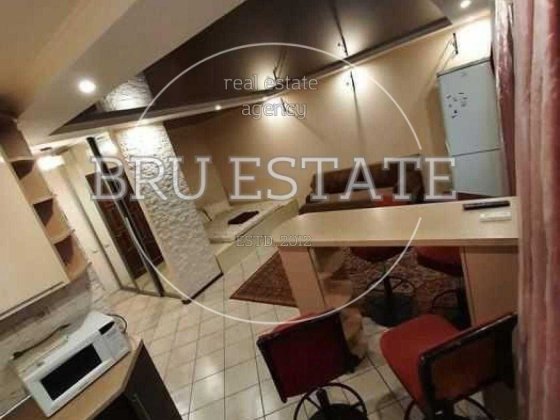 Продам 1 к на  проспекті  Червоної Калини  4 а  Троєщина Киев