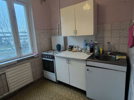 Продам двокімнатну квартиру. Метро поруч з будинком. Київ