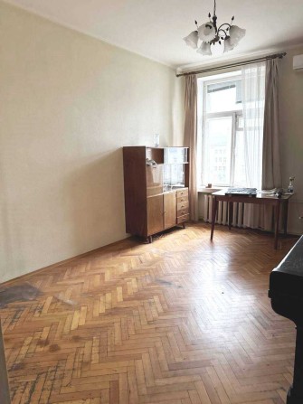 Двокімнатна сталінка, центр, до метро Палац Украіна 200 м - фото 1