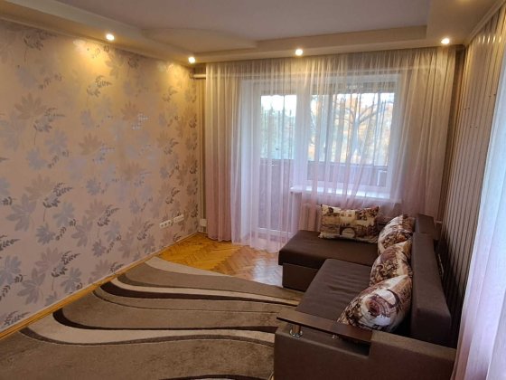 Продам 1-кімнатну квартиру з якісним ремонтом, вул. Празька,31 Київ