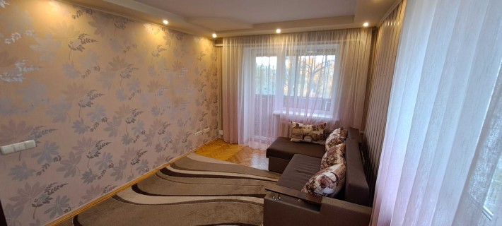 Продам 1-кімнатну квартиру з якісним ремонтом, вул. Празька,31 - фото 1