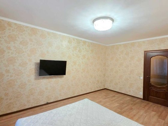 Бориспольская, 6. Кирпичный дом с генератором и паркингом! Київ