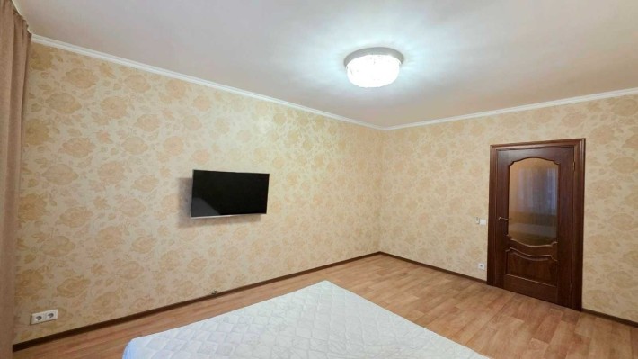 Бориспольская, 6. Кирпичный дом с генератором и паркингом! - фото 1