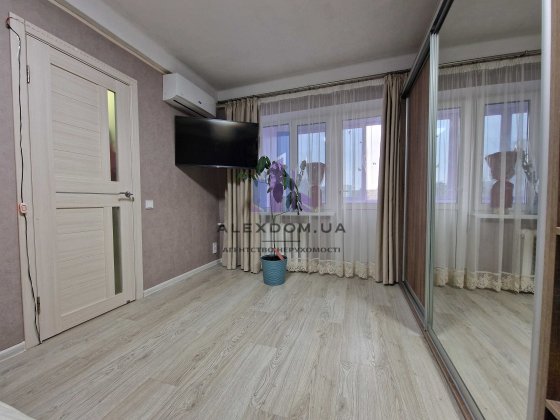 Продаж 1к кв, вул.Братиславська, 30. Лісовий масив Чернігівська Лісова Київ