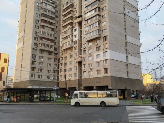 Урлівська 38. Продається 1-кімнатна 43.3  кв.м. Киев