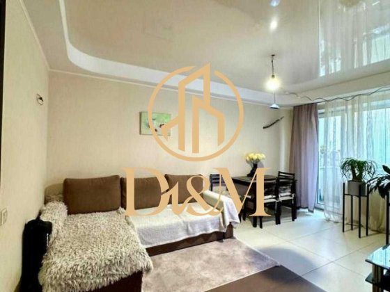 Простора 3-кімнатна квартира, зручна локація, бульвар Верховної Ради Киев