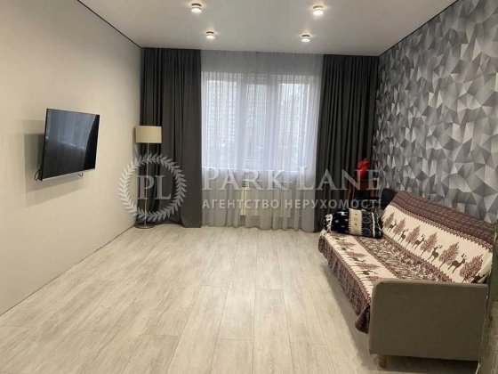 Продаж 3-кім. вул. Каштанова,8 Євроремонт  на 3 поверху Киев