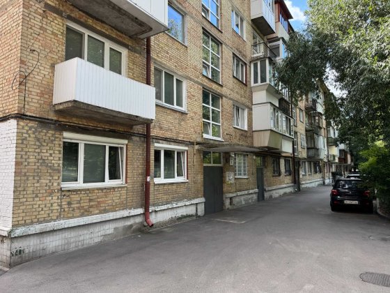 Продається трьохкімнатна квартира по вул. Богомольца Академіка, 8А. Київ