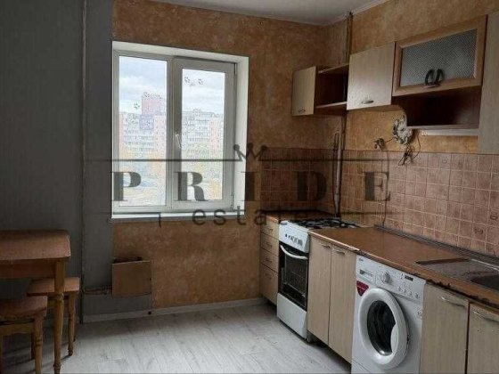 ДЕШЕВО Трикімнатна квартира Троєщина, Держпрограми Київ