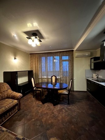 Простора та затишна 1-кімнатна квартира вул. Урлівська 11/44 - фото 1