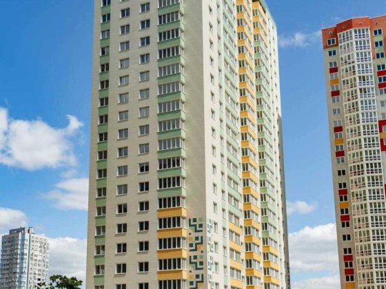 Патріотика, Вижниця 22, моноліт Киев