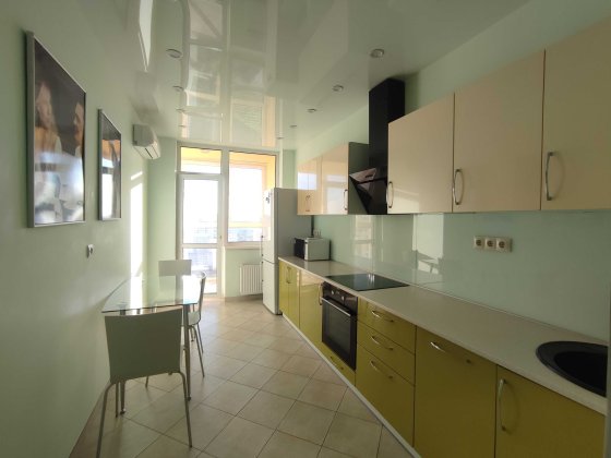 Продаж видової світлої квартири, Позняки, Драгоманова, 2Б Киев