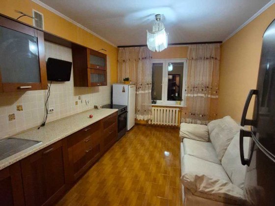 Простора 3-кімнатна квартира 90 м² вул. Милославська 4 Киев