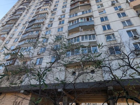 Продається 2 кімнатна квартира Тичини Березняки Лівобережна метро Київ