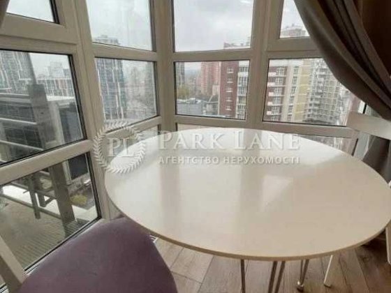 1-к кв. з ремонтом, Французький квартал, М.Либідська і Палац Україна Киев