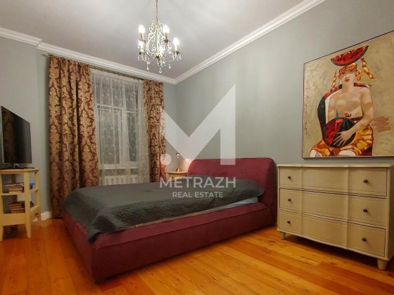 Печерськ. 3-кімн. "Сталінка" з Дизайнерським Ремонтом та Гардеробом! Київ