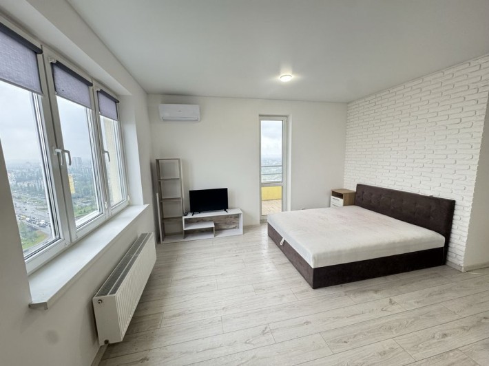 Продам 1 к кв метро Чернігівська краківська 27 а - фото 1