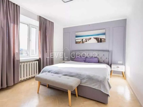 Трикімнатна-чотирикімнатна квартира з ремонтом, Лівобережна 10хв пішки Киев