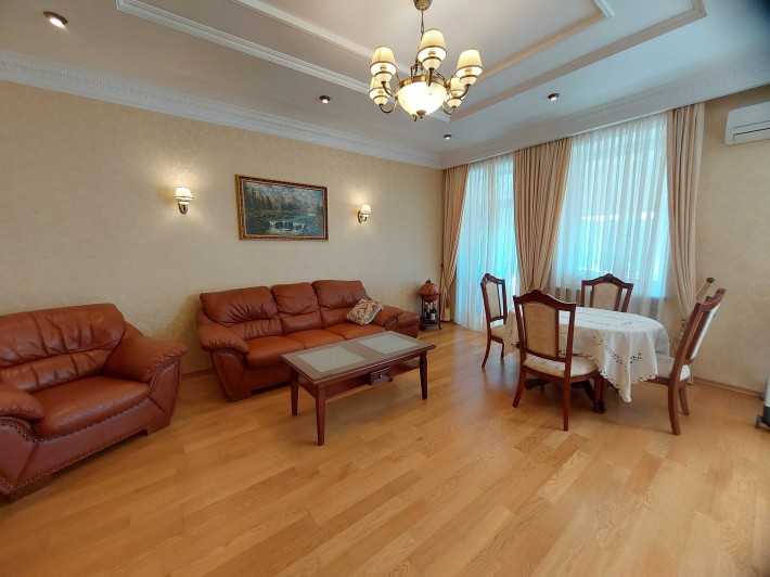 Печерськ 3-к. сталінка 76м2 ремонт бул. Міхновського, 7, Філатова - фото 1