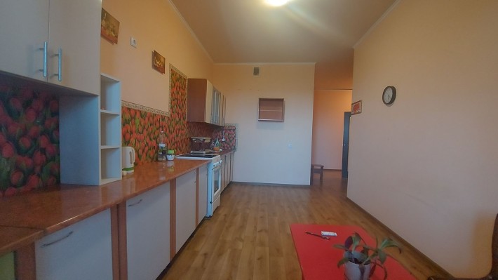 Простора 2-кімнатна квартира 73 м² вул. Миколи Закревського 93-А - фото 1