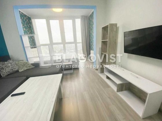 Продам 3-кімнатну квартиру Київ Вишняківська 4 Ревуцького Киев