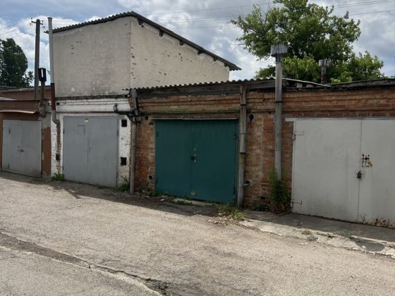 Здам гараж в трех рівнях на Боженка в кооперативі Полтава
