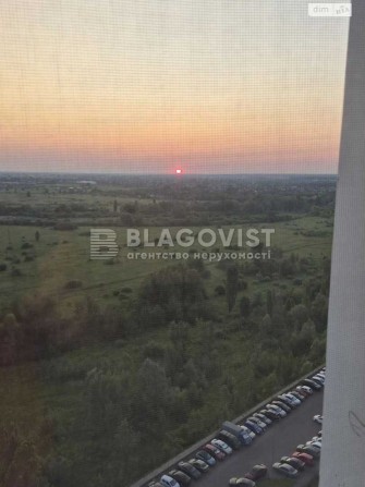 Продається 3 кімнатна простора квартира в Деснянському районі м.Киева - фото 1