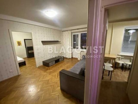 Продам 2кімн.квартиру Саксаганського, 88   45 кв.м  ст.м"Університет" Киев