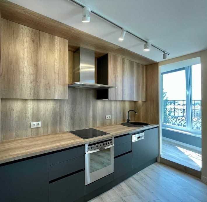 Просторная 3-комнатная квартира в центре Киева — ул. Шелковичная, 20 - фото 1