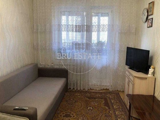 Продаж 1к Милославська Троэщина в житловому стані з меблями Київ