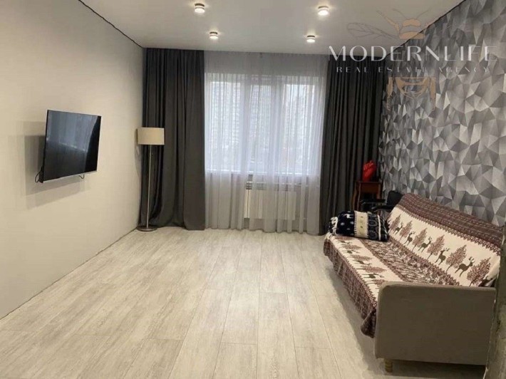 Продаж 3к квартири вул. Каштанова 8 - фото 1