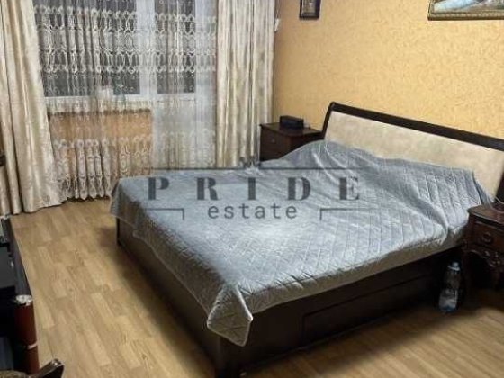 Затишна квартира на початку Деснянського району. Київ