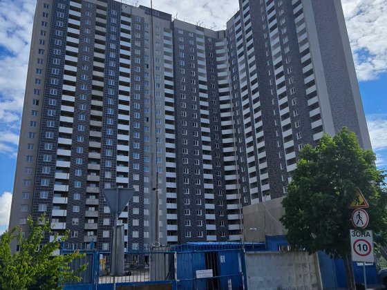 Трикімнатна з ремонтом, ЖК «Деснянський», ДБК, вул. Електротехнічна 43 Киев