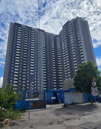 Трикімнатна з ремонтом, ЖК «Деснянський», ДБК, вул. Електротехнічна 43 - фото 1