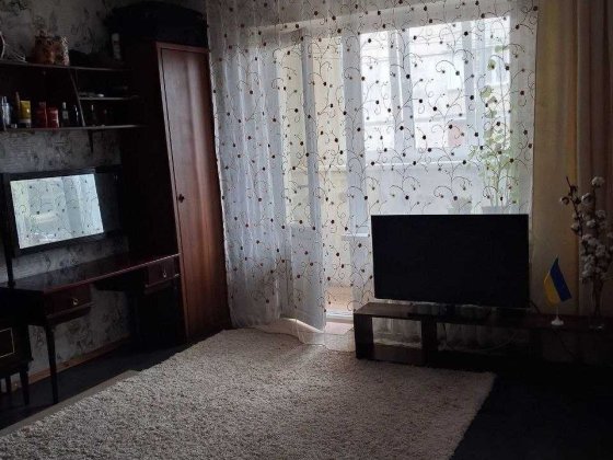 Продам 1-кімнатну на Райдужному масиві Райдужна 13в Київ