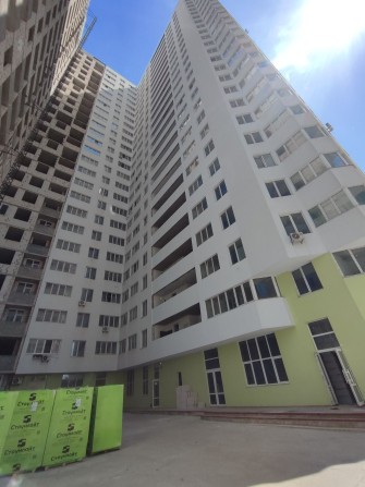 Двухкімнатна квартира біля метро - фото 1