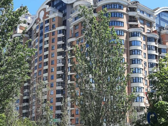 Простора кватира в новому будинку  бульвар Лесі Українки, 7 Б Киев